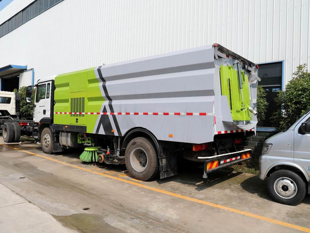 汕德卡C5H國(guó)六洗掃車(chē)圖片4