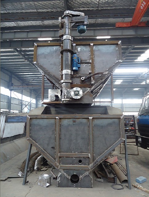 正在生產(chǎn)中的散裝<a href=http://www.m9m10.cn/siliaoche/ target=_blank class=infotextkey>飼料車</a>罐體